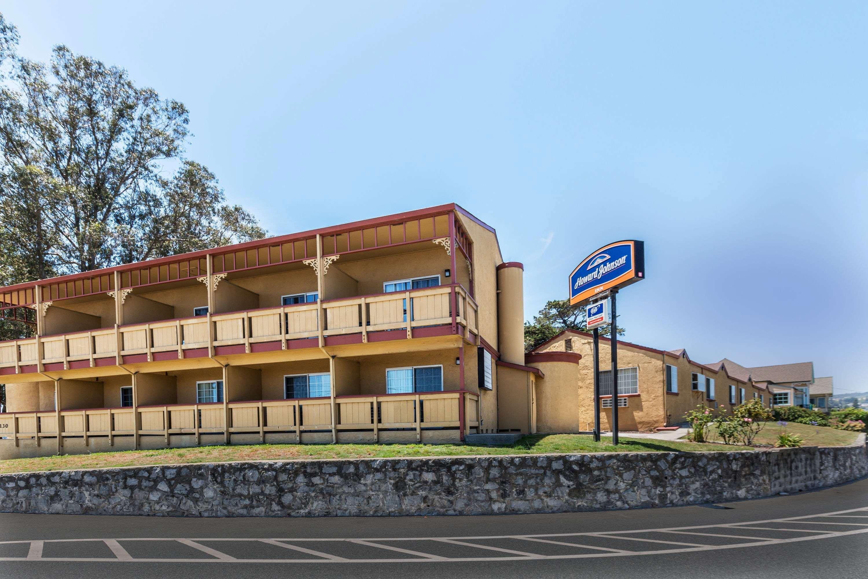 Howard Johnson By Wyndham Santa Cruz Beach Boardwalk Exterior photo