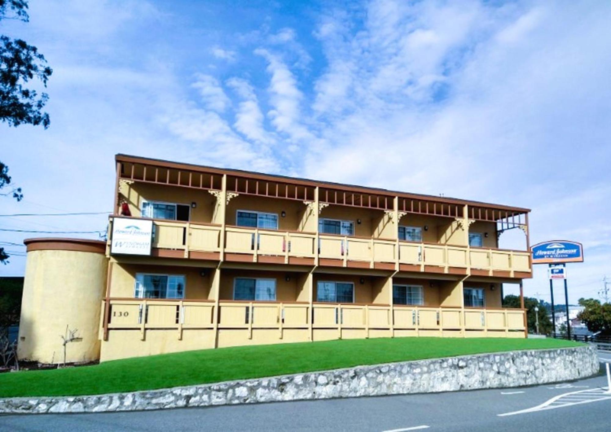 Howard Johnson By Wyndham Santa Cruz Beach Boardwalk Exterior photo
